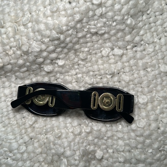 Rectangular Trendy Sunglasses - Picture 4 of 5